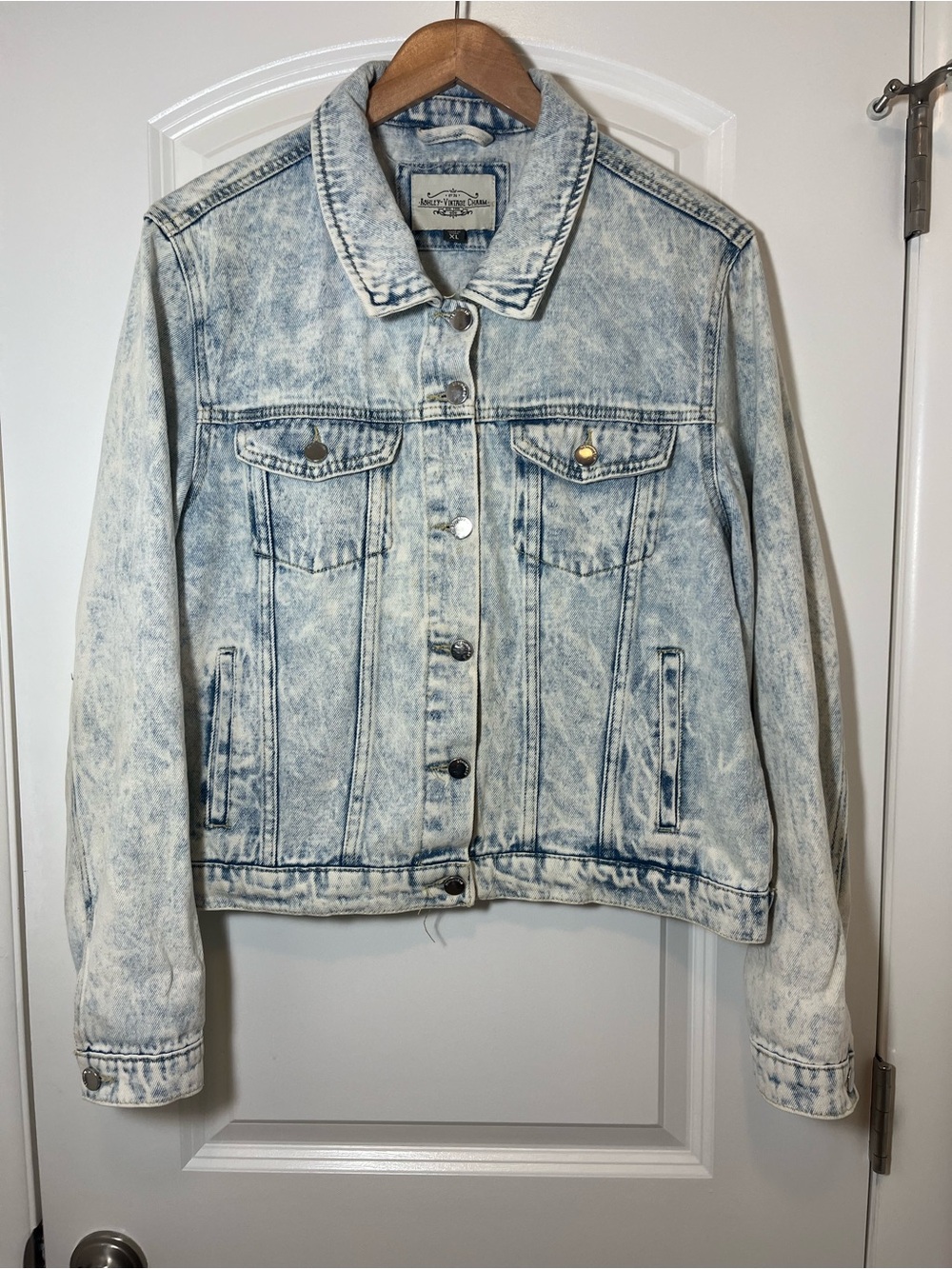 Vintage-Inspired Acid Wash Denim Jacket - Light Blue